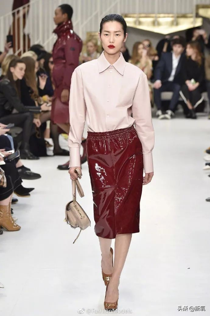 刘雯私服穿露腰装,刘雯的穿搭真的是太时尚了