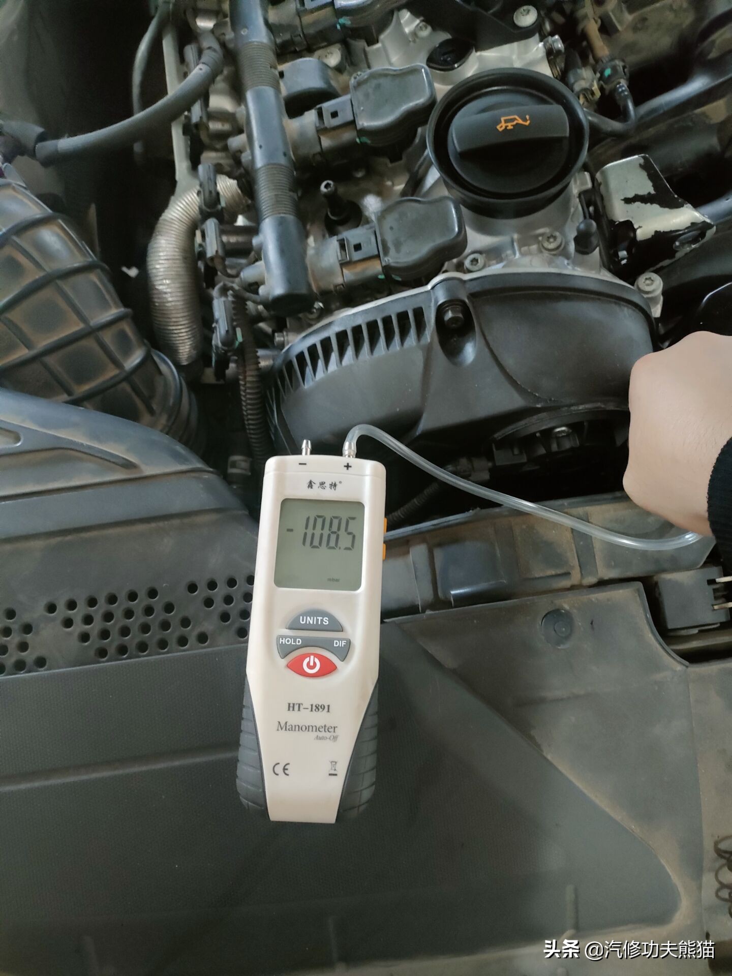 2013款奥迪a4l烧机油怎么解决,奥迪a4l突然全车无电是什么原因