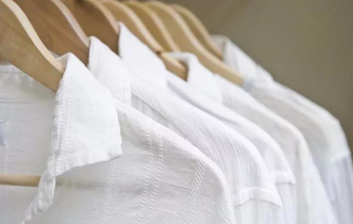 白色衣服脏清洗的神器,脏衣服不用洗只需泡一泡就干净了