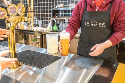 曝光！人广惊现1杯“少女*身失**茶”，快被小姐姐排疯了！