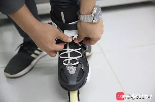轮滑鞋怎么辨别真假,轮滑鞋是否合格