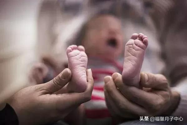 新生儿为什么要采足跟血？现在知道原因了！