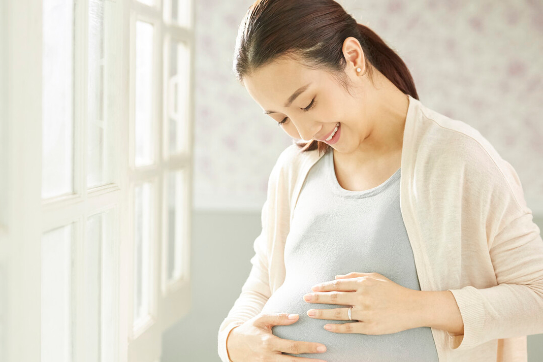 为啥女性生完孩子好腰疼,女人为什么生完孩子后容易腰疼