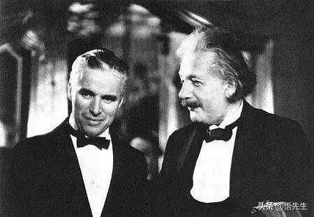 霍金年轻时帅气的照片,霍金年轻时帅照