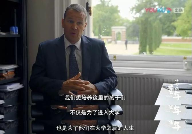 天气寒冷孩子坚持户外训练,零下温度让学生早上跑操