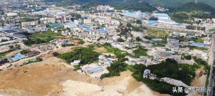 贵阳八人制足球场,贵阳八万人足球场航拍