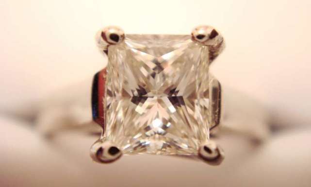 钻石形成在沉积岩中怎么回事,钻石形成过程