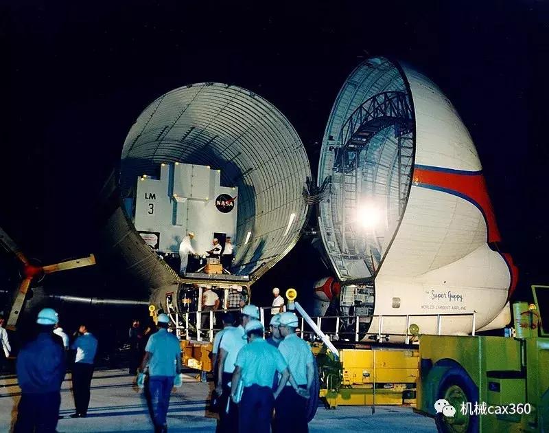 最大型运输机自重是多少吨,目前全世界最大的运输机