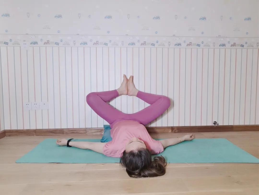 孕期七个月脚肿,孕期5个月脚肿解决方法