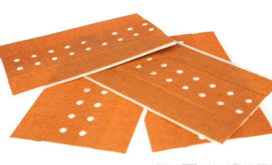 膏药粘到皮肤上怎么去掉小妙招,贴了膏药怎么去除身上的粘膏药