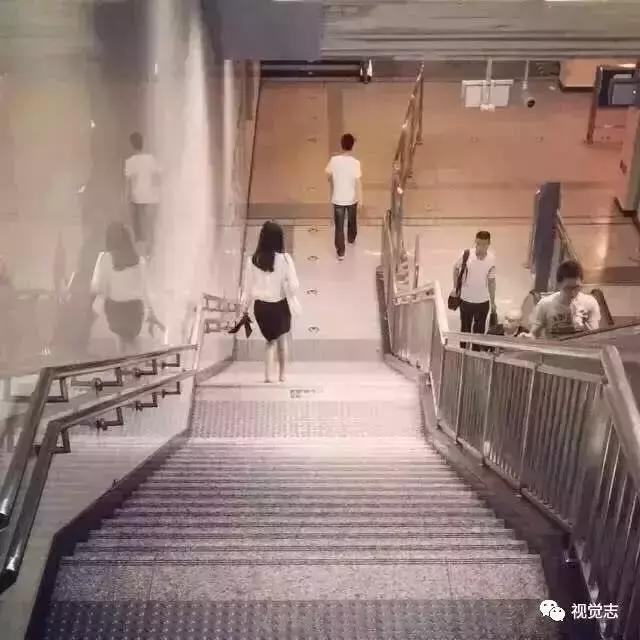 【*今条头日**】兴县街头大中午一点多拍到的一幕，辛酸，想哭！