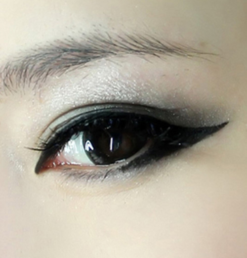 各种眼型眼线画法显眼大,各种眼型的眼线画法教程