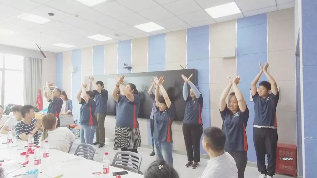 “汇聚爱心，共筑大学梦”---看网教师生将爱与善传递