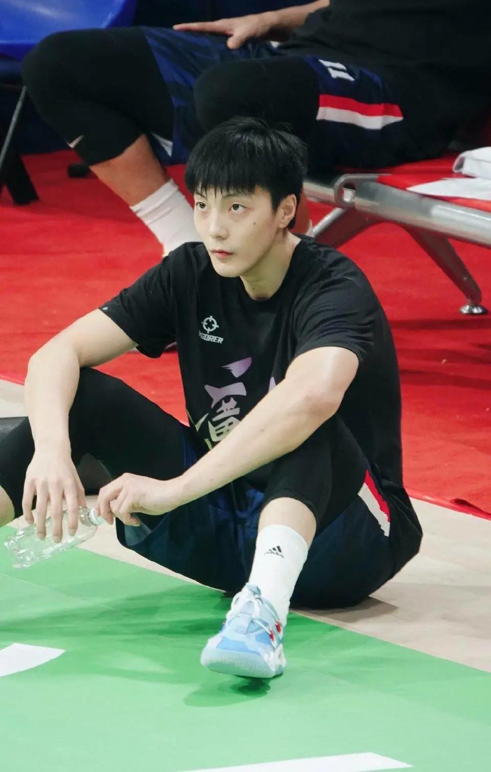 CBA集体穿李宁！除了这五位…