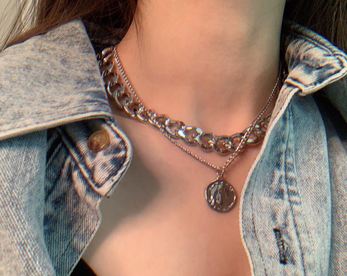 仅用一根土豪金项链，承包你春夏所有的时髦，这份穿搭小心机值了