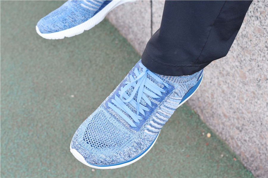 第一次穿软弹跑鞋感觉,第一次穿跑鞋有种站不稳的感觉