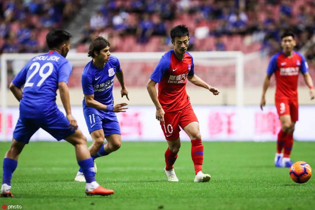 国脚回归泰山迎来最强阵容,国足比赛归来