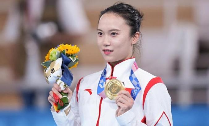 日本金牌被咬坏,日本金牌掉漆事件