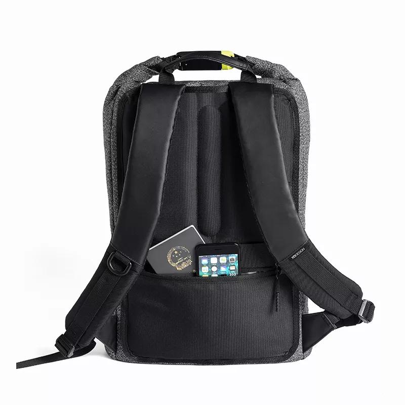 型男出街必备：刀割不入、风雨不侵，这款硬核背包丢大街都偷不走