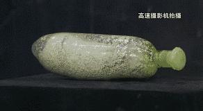 千万不要给小孩子玩危险的东西,这些东西不要给孩子玩了太危险了