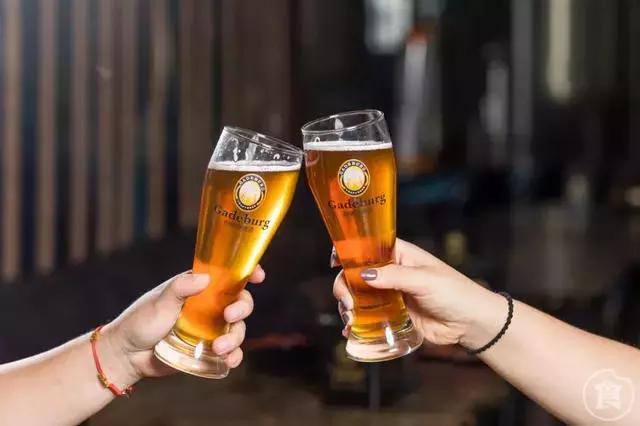 撸着串听着歌,这家火爆曲靖的BBQ才是你啤酒、烧烤的圣地!