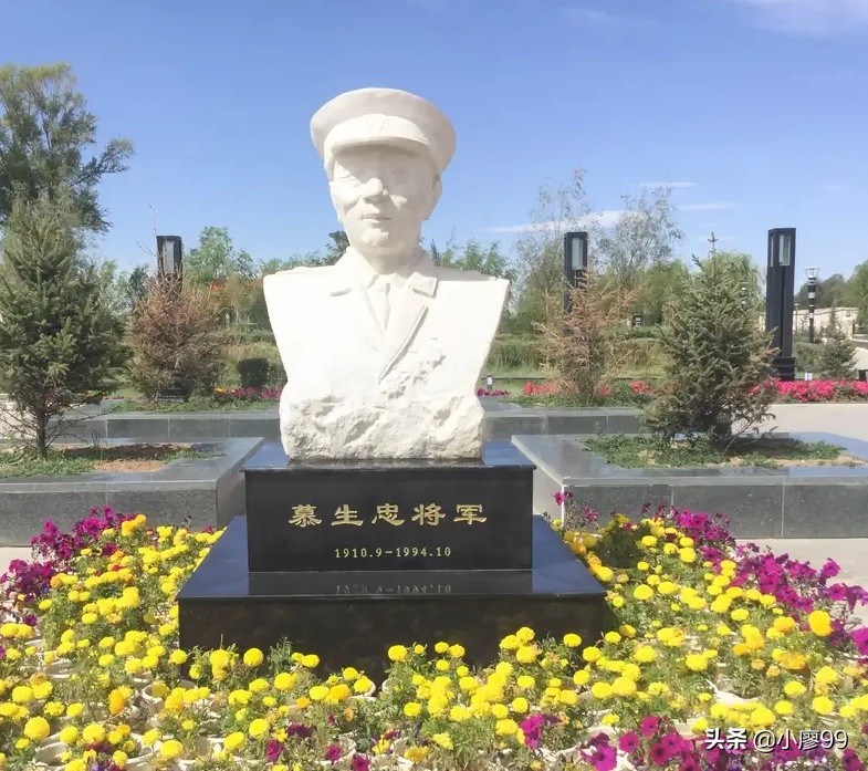 在广袤的戈壁滩建造一座城市,格尔木戈壁滩