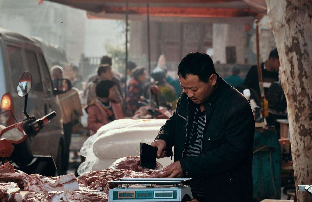 人穷不碰三生意的意思,人穷不碰三生意有必要做三买卖吗