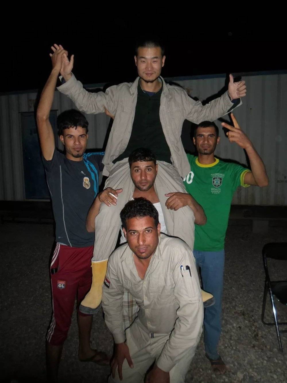 陕西小伙去伊拉克当雇佣军访谈,陕西小伙为100万当雇佣兵回国生活