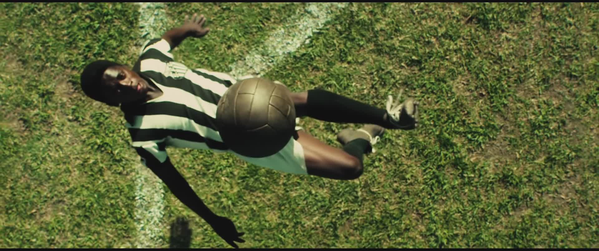 从贫民窟逆袭足球队,从贫民窟到足坛璀璨的巨星