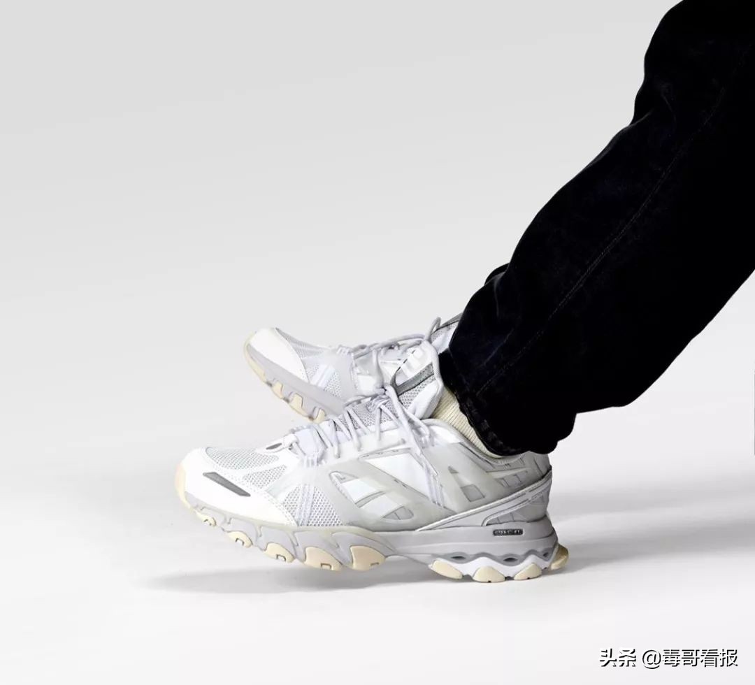 reebok什么意思啊,为什么reebok两个标志