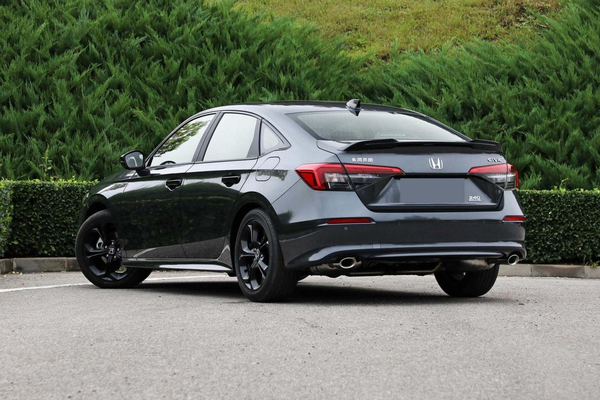 第11代雅阁出来了大号思域,雅阁和11代思域哪个更值得购买