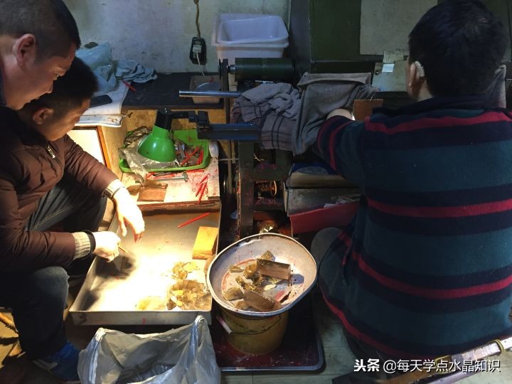 水晶加工全过程吊坠,水晶原石加工全过程