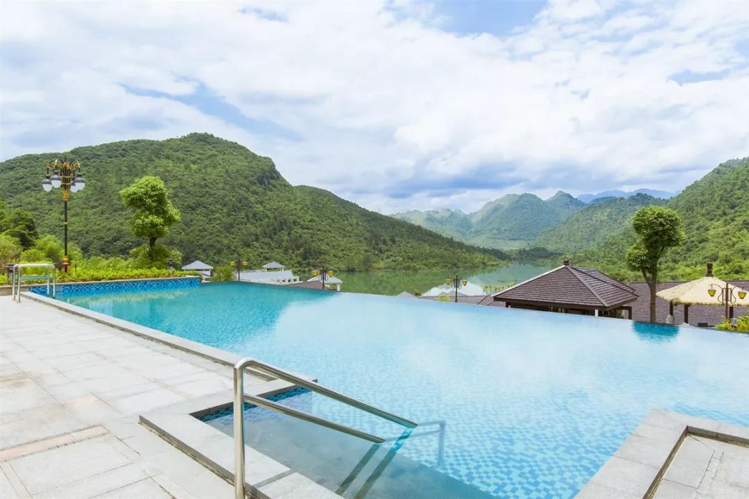 韶关的世外桃源，泡巴厘岛温泉，观小黄果树瀑布，享山景无边泳池