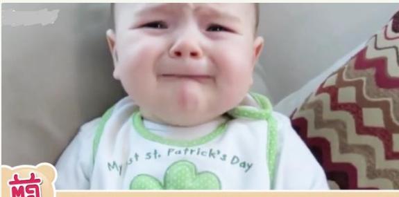 宝宝脚臭也可爱,小婴儿嫌弃爸爸脚丫子太臭了