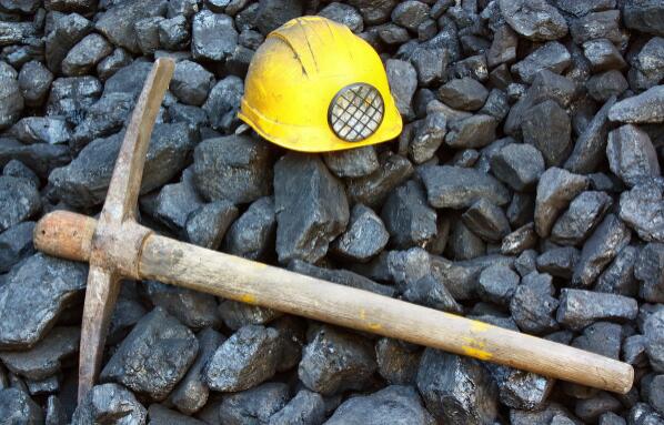 股价创历史新低发布业绩预告亏损,股票发布年报利润高股票却跌了