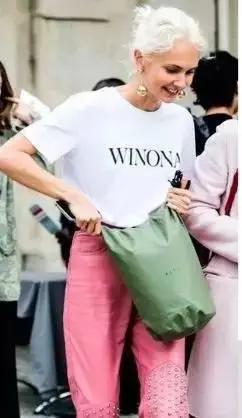 白t恤怎么穿出高级感,高级白t恤