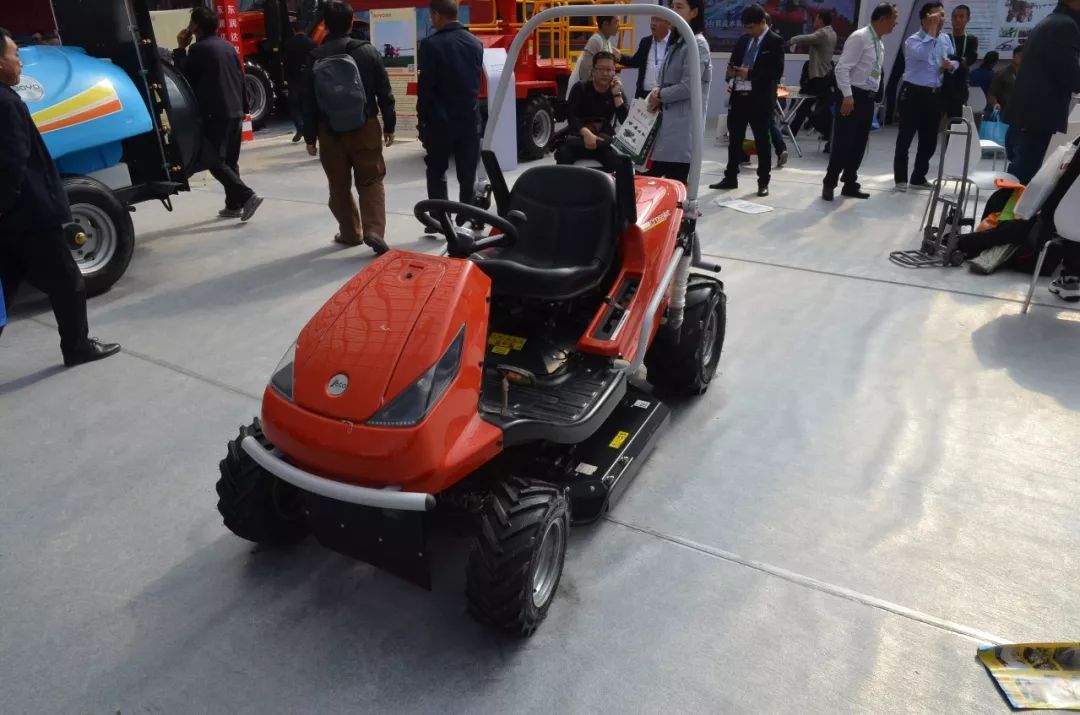 中农博远玉米机视频,中农博远智能农机装备建设项目