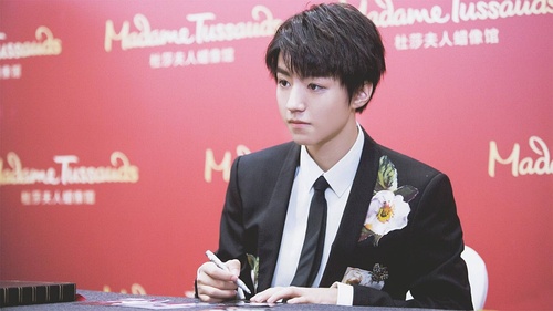 王俊凯蝴蝶结西装,王俊凯西装穿搭风格