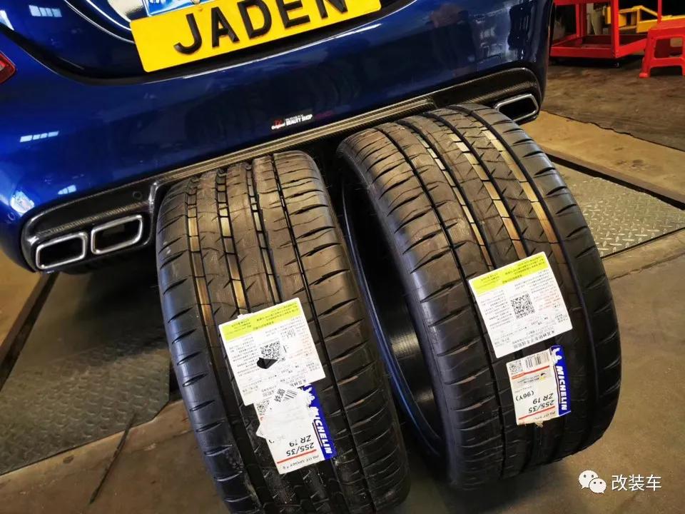 奔驰amgc63v8,6.2升v8奔驰c63加速