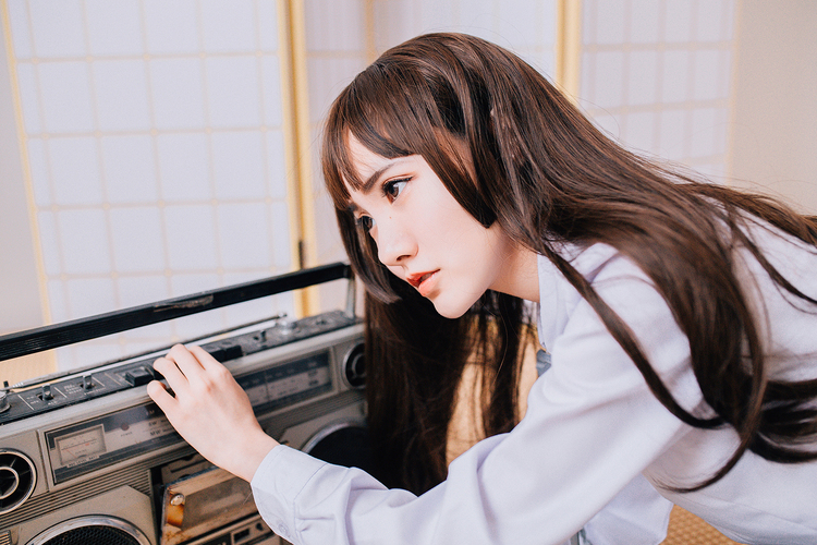 闷骚的男生主动追你怎么办,怎样追一个比较闷骚的男生