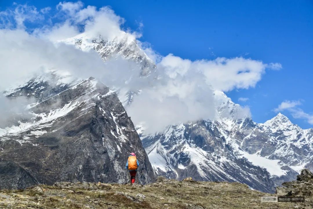 没时间废话了,快去希夏邦马