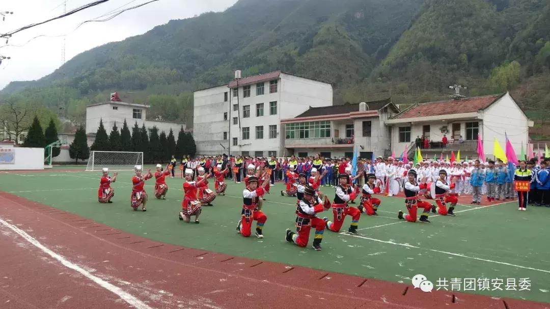 绿茵足球点亮梦想,绿茵点亮梦想足球场上现风采