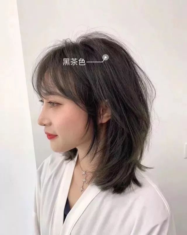 小脸发型女2020流行中短烫发发型,小脸发型女2020流行发型超短发