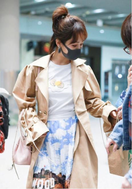 杨紫轻熟女装,杨紫轻熟风黄衣裙