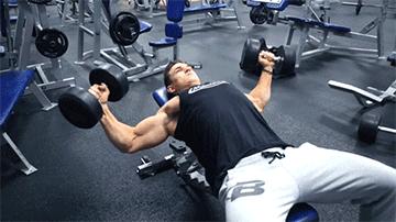 男生从平胸练出胸肌的真实案例,平胸练胸大肌能变大变紧吗