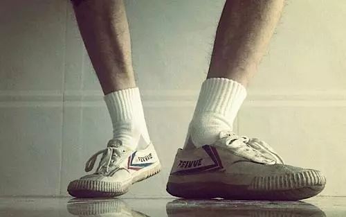 vans帆布鞋跟匡威哪个好,匡威和vans帆布鞋哪个品牌好穿