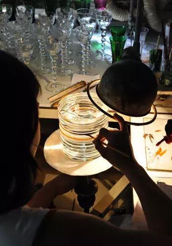 一支口红79贵吗,一支口红一百多一瓶粉底液