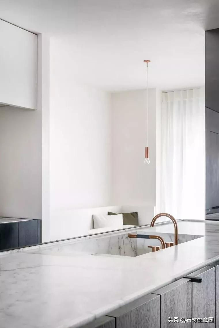 洗手池深色台面大理石发白,洗手池发白怎么去除