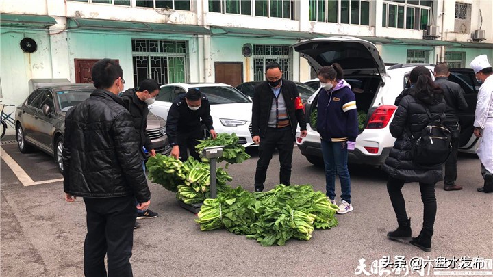 月照街道：既“代购”又“代销”贴心服务温暖群众