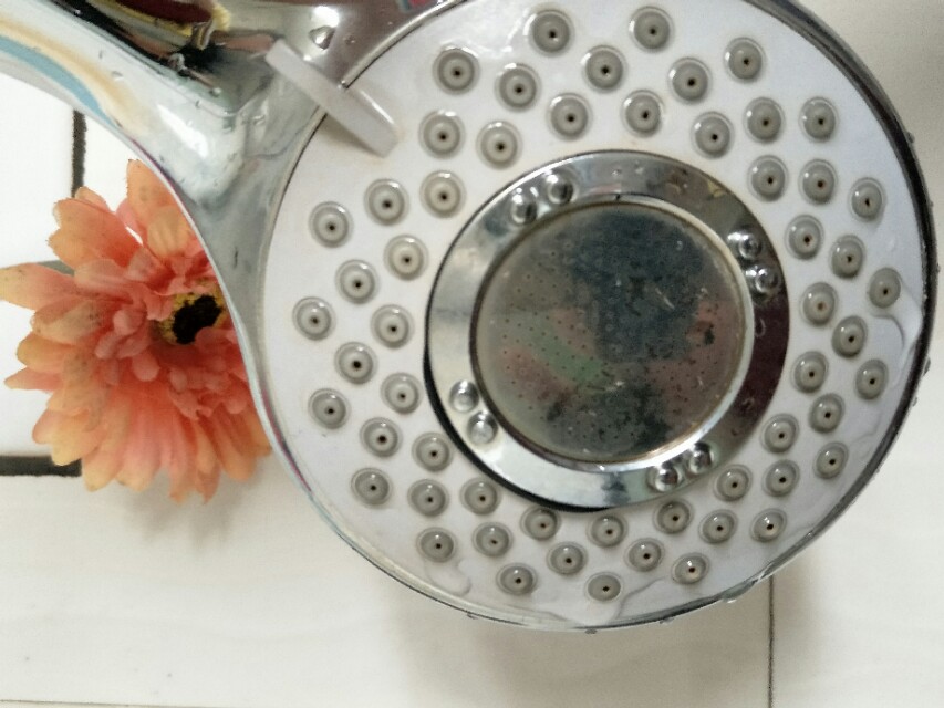 淋浴喷头堵了千万别用醋泡,淋浴喷头堵了不用怕